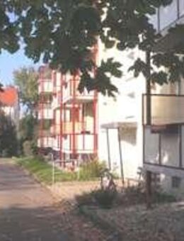 Helle 2-Raumwohnung mit Balkon in Rötha - Rötha
