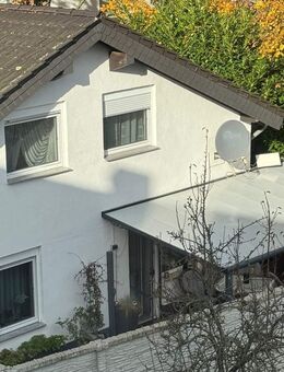 Gelegenheit! Einfamilienhaus mit 3 Garagen als Wohnungseigentum - Viersen