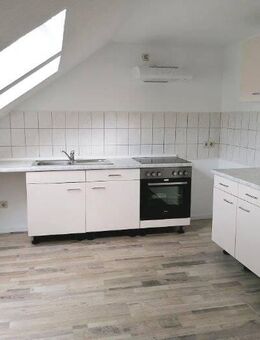 !! mit Einbauküche, 4-Zimmer-Wohnung mit Laminat !! - Chemnitz