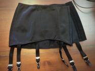 Vintage Strumpfhalter mit 6 Strapsbändern (solide Qualität) - Marl Zentrum