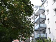 Frei & mit Balkon in der Nordstadt! Helle 2,5-Zimmer-Wohnung im obersten Stock, zentrale aber ruhige Lage in Rennweg - Nürnberg