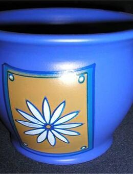 Blau violetter Übertopf mit Blumenmotiv. Höhe 10 cm. Durchmesser Öffnung 11 cm. Unbenutzt. - Hamburg Wandsbek