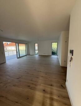 Neubau-Erstbezug! Traumhafte Innenstadtwohnung mit Terrasse und kleinem Garten im 3-Familien-Haus - Soest
