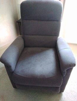 2 Relaxsessel aus Polyester mit ausklappbarem Fussteil (gebraucht) - Berlin