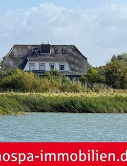 Doppelhaushälfte zzt. in 2 WE aufgeteilt mit Blick auf einen kleine See direkt hinter dem Außendeich - Nordstrand