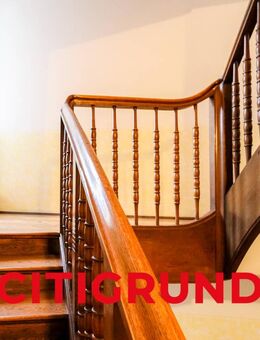 Sendling/Beim Neuhofener Berg - Großzügige 4-Zimmer-Wohnung mit Galerie und ruhigem Dachbalkon - München