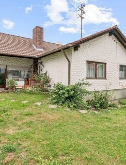 Bezahlbares Wohnhaus mit Garten und Garage in ruhiger Lage - Trunkelsberg