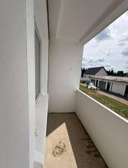 Helle 2 Zimmer Wohnung mit sonnigem Balkon *Kleine Küche mit Holz-/Kohleofen *Wannenbad mit Fenster *Keller - Niedergörsdorf