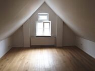 Hochwertige 2-Zi. DG-Maisonette-Whg. im sanierten Altbau in der Neustadt, Balkon, Parkett, EBK - Landshut