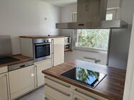 Geräumige 2 Zimmer auf 2 Ebenen - EG und UG - Einbauküche - Balkon - Düsseldorf