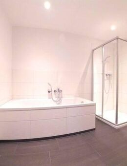 3-ZIMMER-WOHNUNG - ERSTBEZUG NACH SANIERUNG - BALKON - FUSSBODENHEIZUNG - BAD MIT DUSCHE & WANNE....! - Chemnitz