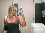 Sexy Blondine sucht Sklaven für TG - Berlin