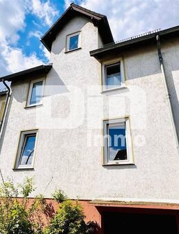 Ein- Zweifamilienhaus mit Innenhof, Balkon, Dachterrasse + Garage und zusätzliche Nutzflächen - Lohfelden