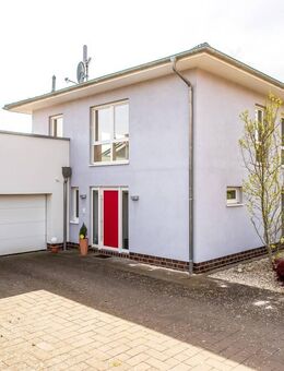 Junges Architektenhaus mit individuellem Grundriss, Sauna und Doppelgarage - Rastede