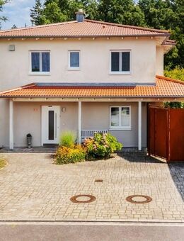 Familienfreundliches Einfamilienhaus mit viel Platz in ruhiger Ortsrandlage! - Abensberg