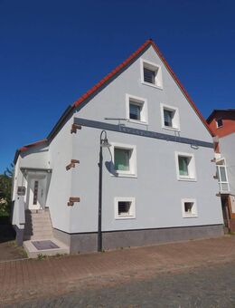 EINZIEHEN UND WOHLFÜHLEN: FREISTEHENDES EINFAMILIENHAUS MIT GARAGE UND GARTEN IN HORNBACH - Hornbach