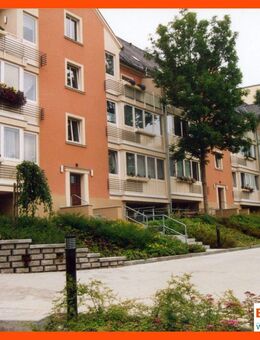 Komplett sanierte 2-Raum-Wohnung! Bad mit Wanne und Fenster // Großes Wohnzimmer mit Erker! - Gera