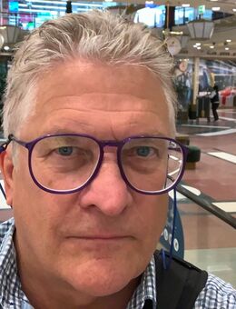 Hand in Hand am Ostseestrand - Berlin