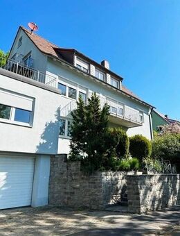 Großes Zweifamilienhaus mit vielen Nebenflächen und drei Garagen in ruhiger Lage von Tiefenstockheim ! - Seinsheim