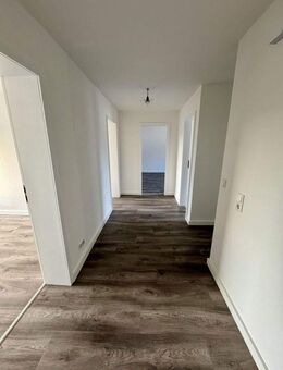 Helle und renovierte 3-Zimmer-Wohnung mit Balkon & Einbauküche - Bad Pyrmont
