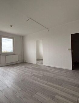 Geräumige 5-Zimmer-Wohnung mit Balkon in Stendal - Stendal (Hansestadt)