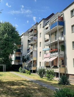 Stötteritz: Tageslichtbad mit Wanne I geräumige Küche mit Einbauküche I Balkon - Leipzig