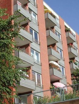 Frisch saniert - geräumige 2 Zimmer Wohnung mit Balkon - Kiel