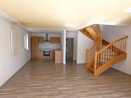 3,5-Zimmer-Maisonette-Wohnung mit Freisitz in Ahorn-Witzmannsberg - Ahorn (Bayern)