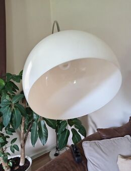 Bogenlampe mit echten Marmorboden - Burg Stargard Teschendorf