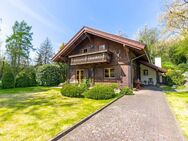 Wohnen auf dem Maiberg - Charakterstarkes Holzhaus auf großem Grundstück zzgl. Nebengebäude - Ober-Mörlen