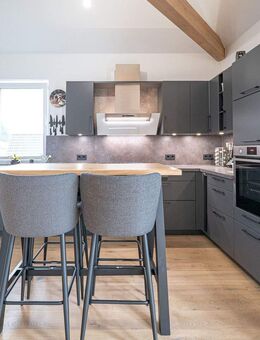 Hochwertige Haushälfte mit Gartenanteil und Dachterrasse! - Zeven