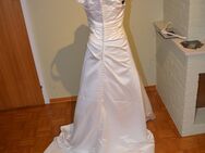 Brautkleid Nr. 10 - Satin - Größe 38 - Rees