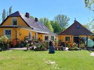 Traumhaftes Grundstück in Fast-Alleinlage - Haus mit Charme - viele Extras - Altenkirchen (Mecklenburg-Vorpommern)