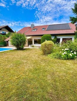 VON PRIVAT - Wohnen im GRÜNEN: Einfamilienhaus im Bungalowstil mit Pool, Garten und Einliegerwohnung - Fürstenfeldbruck