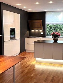 Exklusives Villenanwesen mit Einliegerwohnung & Luxusausstattung - Traumhafte Wohnidylle nahe Freising - Kranzberg