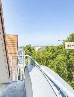 IMMOBERLIN.DE - Attraktive Dachgeschosswohnung mit Sonnenterrasse nahe Schlosspark Sanssouci - Potsdam