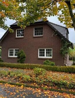 Einfamilienhaus (möglich mit Einliegerwohnung) in Zetel zentral gelegen zu verkaufen - Zetel