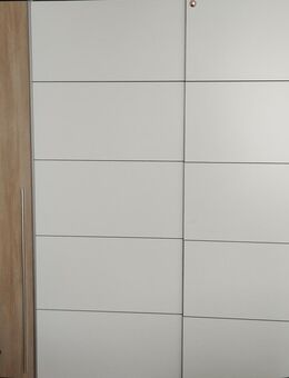 Kleiderschrank - Wiesbaden