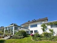 Freistehendes, sanierungsbedürftiges Einfamilienhaus mit Rhein- und Siebengebirgsblick in Oberwinter - Remagen