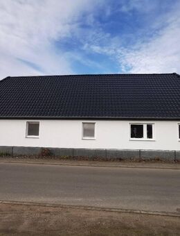 Wohnhaus mit Nebengebäude in 17213 Grüssow, Fünfseen - Fünfseen