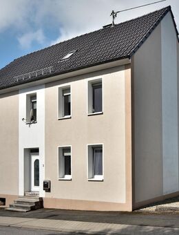 Die "rechte-Haus-Möglichkeit" an der Hauptstraße 3 in Mackenrodt mit Garage und kleiner Hoffläche - Mackenrodt