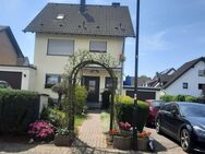 Großzügige und helle 3 Zi. Maisonettewohnung mit Südbalkon, Garage, 2 Stellplätzen u. Anmietung eines Garten-Anteils möglich! - Troisdorf