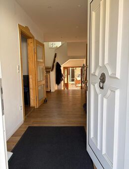 Zweifamilienhaus mit großzügigem Grundstück und moderner Technik - Urleben