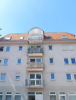 Helle Dachgeschosswohnung mit Stellplatz & Balkon ! - Dresden