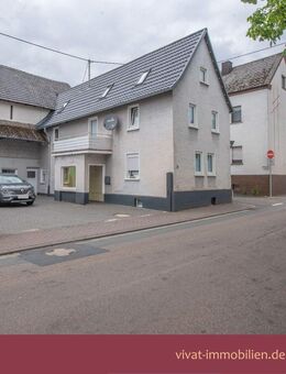 KÄUFERPROVISIONSFREI! Modernisiertes Wohnhaus mit großer Scheune, Garage, Sauna und schönem Garten. - Hadamar