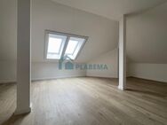 Penthouse trifft auf Maisonette: Renovierte 4-Zimmer-Wohnung mit Einbauküche & Dachterrasse - Schwerin