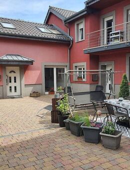 Mediterraner Flair. MFH mit 5 Wohnungen. Im Herzen vom Grefrath. Teil-Selbstnutzung oder Rendite. - Grefrath (Sport- und Freizeitgemeinde)