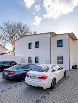 *Hochwertige und moderne 4-Zimmer Wohnung mit überdachtem Südbalkon im Straubinger Osten* - Straubing