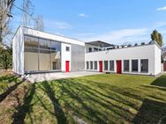 Bestlage: Architektenvilla im Bauhausstil mit 5 TG-Plätzen! - Regensburg