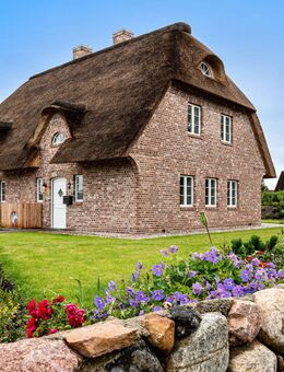Exklusive Doppelhaushälfte unter Reet mit großzügigem Garten – KfW 40, nahe St. Peter-Ording - Garding